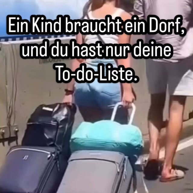 Abends, wenn die Kinder endlich schlafen, stehst du wieder allein in der Küche. Du stapelst Teller, wischst Krümel weg und in deinem Kopf rattert schon die nächste To-do-Liste.

Wir feiern die Mama, die alles wuppt und nie um Hilfe bittet. Je mehr wir sie feiern, desto weniger Luft bleibt uns, ehrlich zu sagen, dass es eigentlich zu viel ist.

Vielleicht kennst du den Satz: „Ich schaff das schon alleine, es geht schon irgendwie“. Kinder, Termine, Haushalt und der Anspruch, stark zu wirken, ziehen an dir, während du innerlich leiser und leerer wirst.

Ja, es fühlt sich stark an, wenn du beweist, dass du das alles alleine hinbekommst. Und dein Partner kann einen großen Teil tragen, aber nicht das Dorf ersetzen, in dem wir Frauen leben sollen.
Ich hätte nie gedacht, dass ausgerechnet eine kleine Ölflasche mein Dorf öffnen würde. Eine Freundin kam vorbei, wir rollerten unsere Handgelenke ein und blieben zum Reden sitzen. Aus einem Tropfen wurden Abende, an denen Frauen an meinem Tisch saßen, lachten und sich gegenseitig hielten.

Hilfe beginnt nicht erst, wenn alles brennt, sie beginnt dort, wo du dich nicht mehr verstellen musst. Vielleicht ist dein Dorf kein perfektes Netzwerk, sondern ein Wohnzimmer, ein Duft und das, was Frauen gegenseitig möglich machen, wenn sie sich erheben, Frauenpower eben.

Folg mir @terrasoul_bianka, wenn du dir statt noch einer To-do-Liste ein echtes Dorf für dein Mama-Herz wünschst.

#selfcarefürmamas 
#mamasstärkenmamas 
#community
#ätherischeöle 
#connection